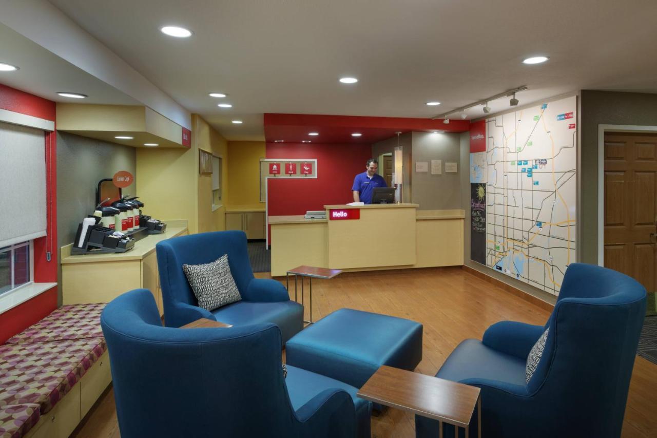 坦帕北弗莱彻i-75州际公路广场套房酒店 谭坡特里斯 外观 照片